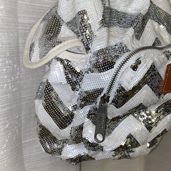 Victoria’s Secret PINK Silver and White Chevron Sequin Backpack - Picture 5 of 9